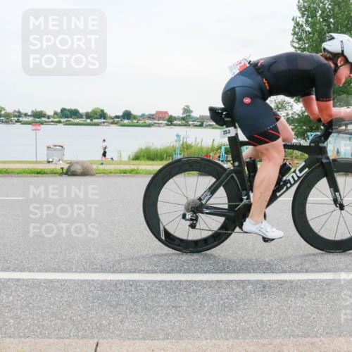 15.06.2025 - 27. Vierlanden-Triathlon H.Heesch http://msf.ph/oto/8035719 15.06.2025 10:45:32 Radfahren 183, 252, 321, 415, 442 meine-sportfotos.de