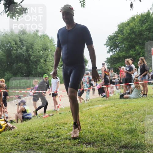 21.06.2025 - 27. Vierlanden-Triathlon KatJ http://msf.ph/oto/8035727 15.06.2025 11:20:35 Schwimmen 838, 890, 969 meine-sportfotos.de