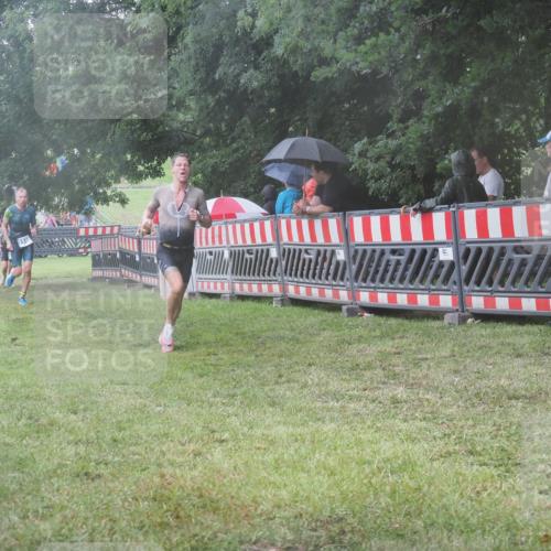 21.06.2025 - 27. Vierlanden-Triathlon KatJ http://msf.ph/oto/8035728 15.06.2025 13:52:37 Ziel 913, 1123, 1140 meine-sportfotos.de