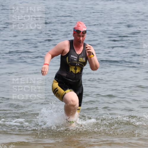 21.06.2025 - 27. Vierlanden-Triathlon Lena Gebhardt http://msf.ph/oto/8035729 15.06.2025 11:23:58 Schwimmen 903, 955, 959 meine-sportfotos.de