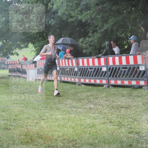 21.06.2025 - 27. Vierlanden-Triathlon KatJ http://msf.ph/oto/8035734 15.06.2025 13:52:38 Ziel 913, 1123, 1140 meine-sportfotos.de
