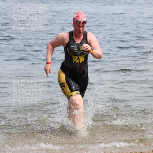 21.06.2025 - 27. Vierlanden-Triathlon Lena Gebhardt http://msf.ph/oto/8035735 15.06.2025 11:23:59 Schwimmen 903, 955, 959 meine-sportfotos.de