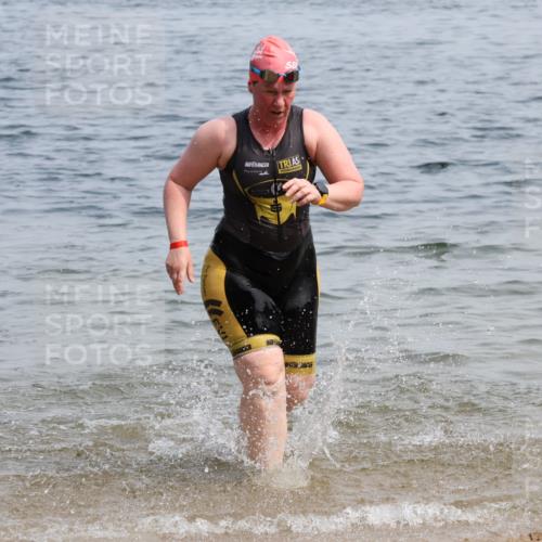 21.06.2025 - 27. Vierlanden-Triathlon Lena Gebhardt http://msf.ph/oto/8035740 15.06.2025 11:23:59 Schwimmen 903, 955, 959 meine-sportfotos.de