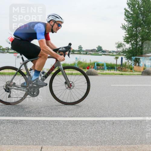15.06.2025 - 27. Vierlanden-Triathlon H.Heesch http://msf.ph/oto/8035741 15.06.2025 10:45:38 Radfahren 81, 84, 415 meine-sportfotos.de