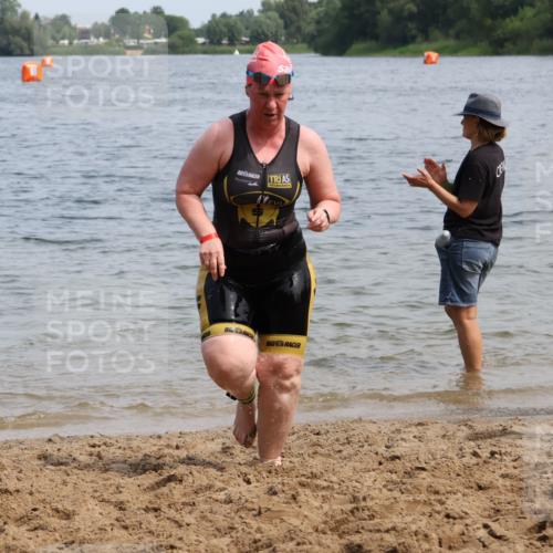 21.06.2025 - 27. Vierlanden-Triathlon Lena Gebhardt http://msf.ph/oto/8035749 15.06.2025 11:24:01 Schwimmen 903, 955, 959 meine-sportfotos.de