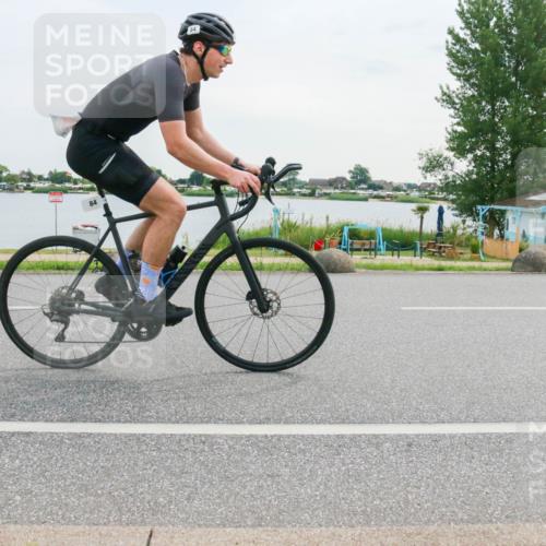 15.06.2025 - 27. Vierlanden-Triathlon H.Heesch http://msf.ph/oto/8035752 15.06.2025 10:45:41 Radfahren 81, 84 meine-sportfotos.de