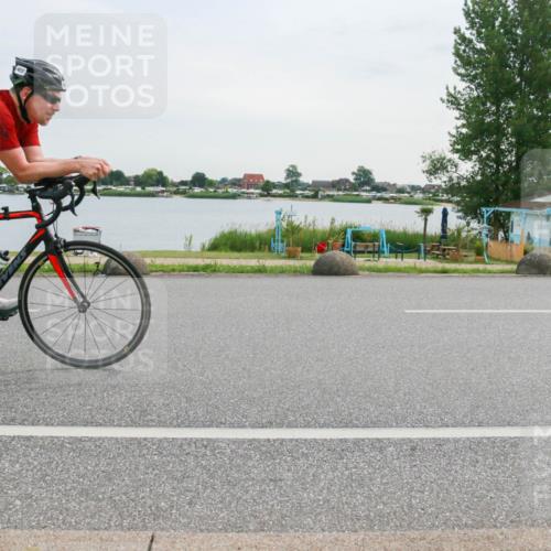 15.06.2025 - 27. Vierlanden-Triathlon H.Heesch http://msf.ph/oto/8035757 15.06.2025 10:45:47 Radfahren 450, 462 meine-sportfotos.de