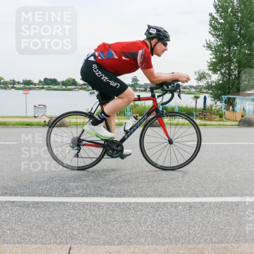 15.06.2025 - 27. Vierlanden-Triathlon H.Heesch http://msf.ph/oto/8035762 15.06.2025 10:45:47 Radfahren 450, 462 meine-sportfotos.de
