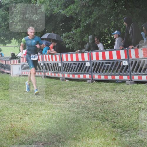 21.06.2025 - 27. Vierlanden-Triathlon KatJ http://msf.ph/oto/8035764 15.06.2025 13:52:40 Ziel 913, 1123, 1140 meine-sportfotos.de