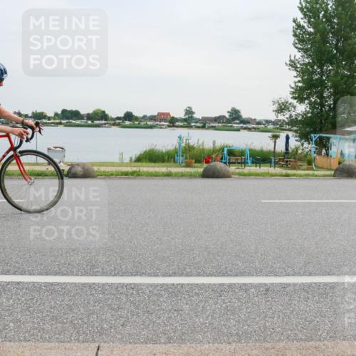 15.06.2025 - 27. Vierlanden-Triathlon H.Heesch http://msf.ph/oto/8035769 15.06.2025 10:45:47 Radfahren 450, 462 meine-sportfotos.de