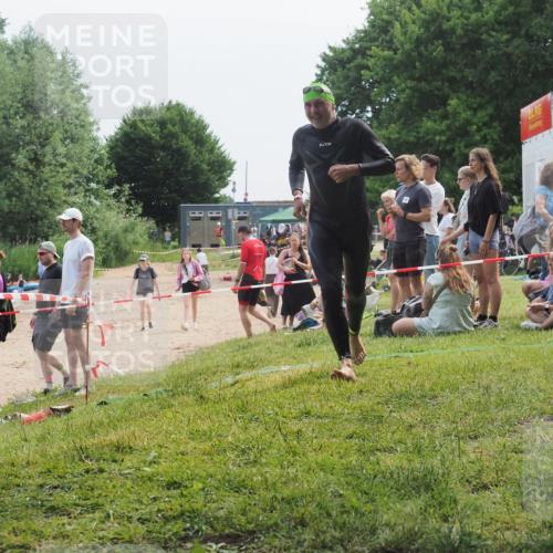 21.06.2025 - 27. Vierlanden-Triathlon KatJ http://msf.ph/oto/8035771 15.06.2025 11:20:37 Schwimmen 838, 969, 1400 meine-sportfotos.de