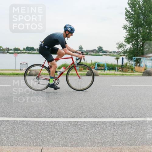 15.06.2025 - 27. Vierlanden-Triathlon H.Heesch http://msf.ph/oto/8035775 15.06.2025 10:45:47 Radfahren 450, 462 meine-sportfotos.de