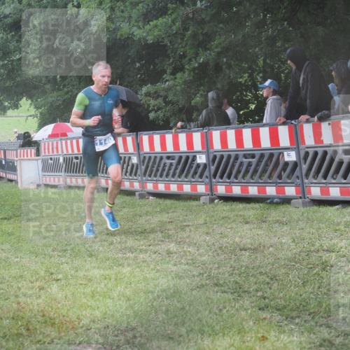 21.06.2025 - 27. Vierlanden-Triathlon KatJ http://msf.ph/oto/8035776 15.06.2025 13:52:40 Ziel 913, 1123, 1140 meine-sportfotos.de