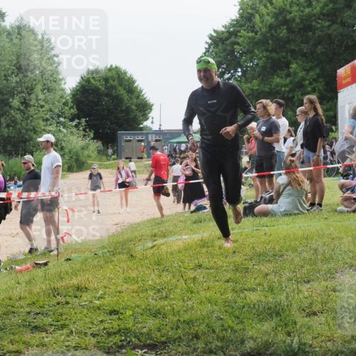 21.06.2025 - 27. Vierlanden-Triathlon KatJ http://msf.ph/oto/8035778 15.06.2025 11:20:37 Schwimmen 838, 969, 1400 meine-sportfotos.de