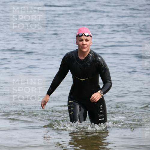 21.06.2025 - 27. Vierlanden-Triathlon Lena Gebhardt http://msf.ph/oto/8035779 15.06.2025 11:24:41 Schwimmen 935 meine-sportfotos.de