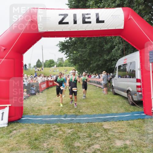 21.06.2025 - 27. Vierlanden-Triathlon MichiJ http://msf.ph/oto/8035781 15.06.2026 13:02:18 Ziel 755, 1009, 1039, 1041, 1042, 1043 meine-sportfotos.de