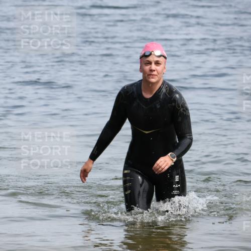 21.06.2025 - 27. Vierlanden-Triathlon Lena Gebhardt http://msf.ph/oto/8035782 15.06.2025 11:24:41 Schwimmen 935 meine-sportfotos.de