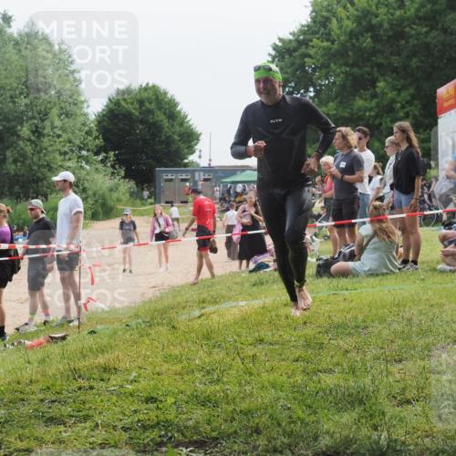 21.06.2025 - 27. Vierlanden-Triathlon KatJ http://msf.ph/oto/8035784 15.06.2025 11:20:37 Schwimmen 838, 969, 1400 meine-sportfotos.de