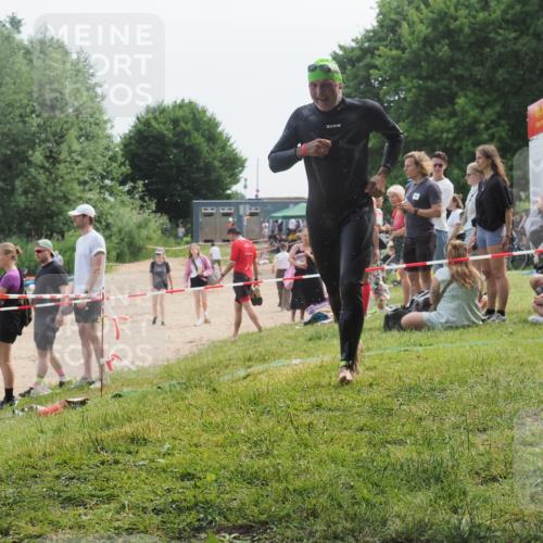 21.06.2025 - 27. Vierlanden-Triathlon KatJ http://msf.ph/oto/8035790 15.06.2025 11:20:38 Schwimmen 838, 969, 1400 meine-sportfotos.de