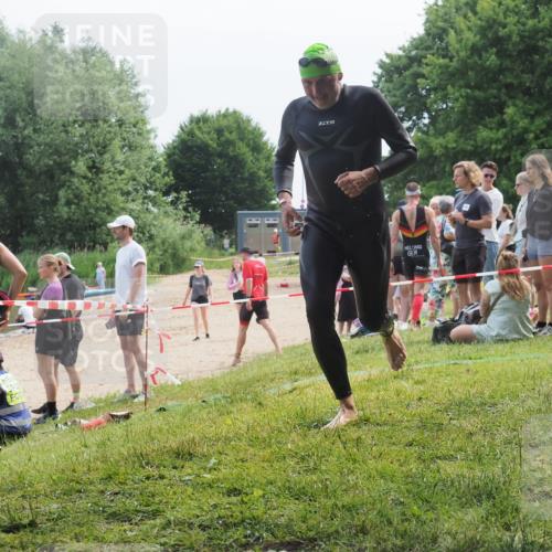 21.06.2025 - 27. Vierlanden-Triathlon KatJ http://msf.ph/oto/8035796 15.06.2025 11:20:38 Schwimmen 838, 969, 1400 meine-sportfotos.de