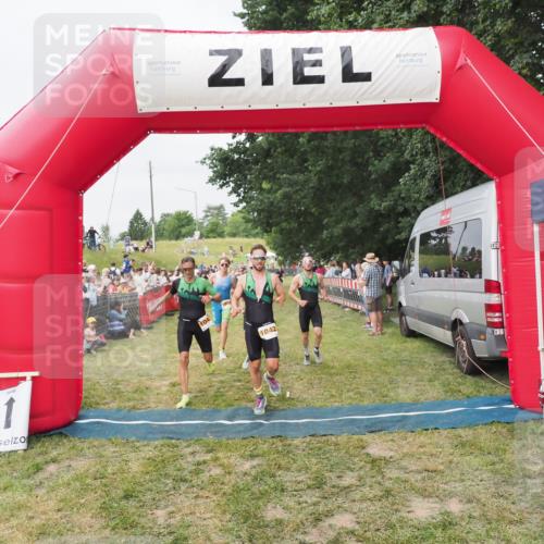 21.06.2025 - 27. Vierlanden-Triathlon MichiJ http://msf.ph/oto/8035798 15.06.2026 13:02:18 Ziel 755, 1009, 1039, 1041, 1042, 1043 meine-sportfotos.de