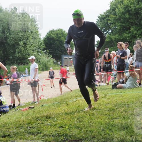 21.06.2025 - 27. Vierlanden-Triathlon KatJ http://msf.ph/oto/8035803 15.06.2025 11:20:38 Schwimmen 838, 969, 1400 meine-sportfotos.de