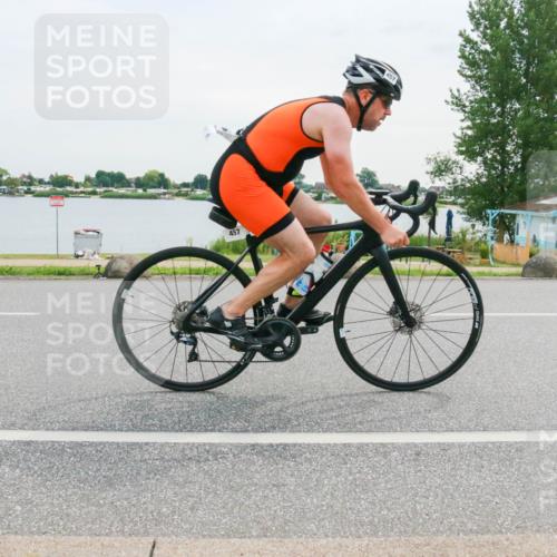 15.06.2025 - 27. Vierlanden-Triathlon H.Heesch http://msf.ph/oto/8035806 15.06.2025 10:46:07 Radfahren 457 meine-sportfotos.de