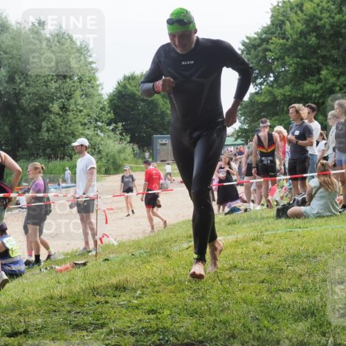 21.06.2025 - 27. Vierlanden-Triathlon KatJ http://msf.ph/oto/8035809 15.06.2025 11:20:38 Schwimmen 838, 969, 1400 meine-sportfotos.de