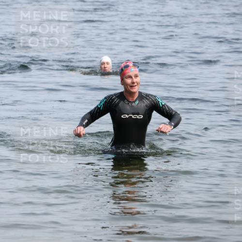 21.06.2025 - 27. Vierlanden-Triathlon Lena Gebhardt http://msf.ph/oto/8035820 15.06.2025 11:26:36 Schwimmen  meine-sportfotos.de
