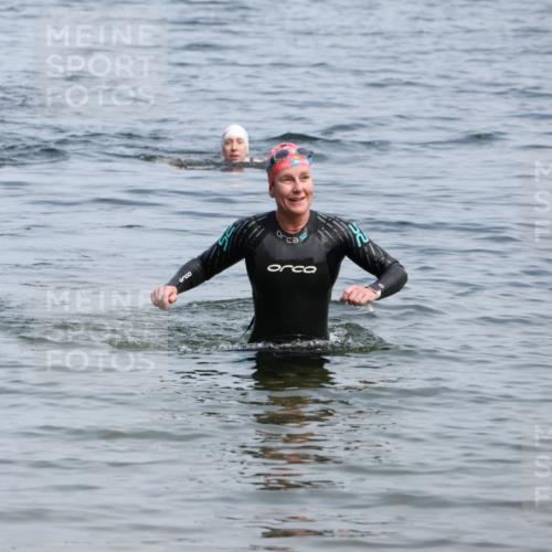 21.06.2025 - 27. Vierlanden-Triathlon Lena Gebhardt http://msf.ph/oto/8035821 15.06.2025 11:26:36 Schwimmen  meine-sportfotos.de