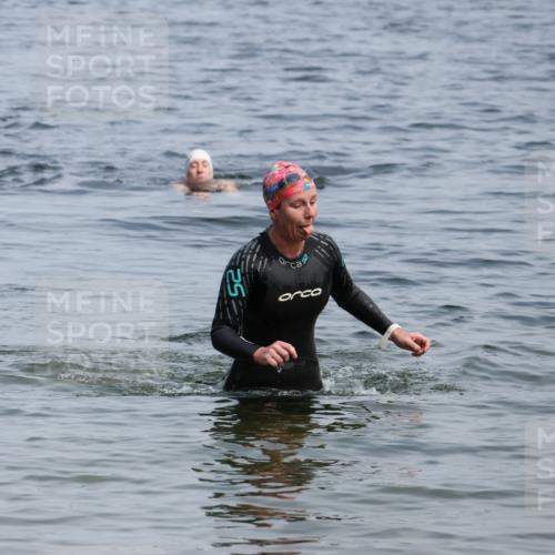 21.06.2025 - 27. Vierlanden-Triathlon Lena Gebhardt http://msf.ph/oto/8035822 15.06.2025 11:26:37 Schwimmen  meine-sportfotos.de
