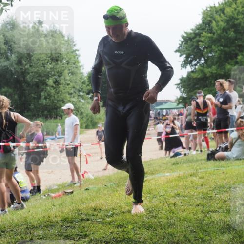 21.06.2025 - 27. Vierlanden-Triathlon KatJ http://msf.ph/oto/8035825 15.06.2025 11:20:39 Schwimmen 838, 879, 941, 969, 1400 meine-sportfotos.de