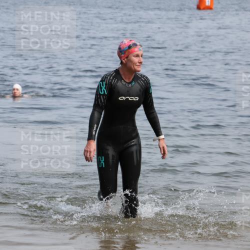 21.06.2025 - 27. Vierlanden-Triathlon Lena Gebhardt http://msf.ph/oto/8035830 15.06.2025 11:26:42 Schwimmen 900 meine-sportfotos.de