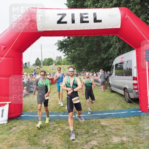 21.06.2025 - 27. Vierlanden-Triathlon MichiJ http://msf.ph/oto/8035834 15.06.2026 13:02:18 Ziel 755, 1009, 1039, 1041, 1042, 1043 meine-sportfotos.de
