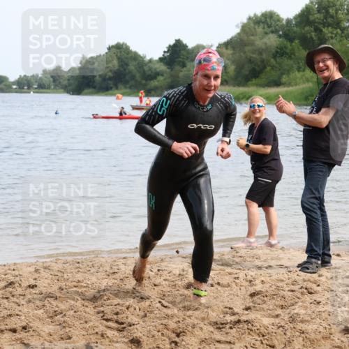 21.06.2025 - 27. Vierlanden-Triathlon Lena Gebhardt http://msf.ph/oto/8035836 15.06.2025 11:26:48 Schwimmen 900 meine-sportfotos.de
