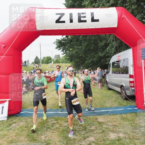 21.06.2025 - 27. Vierlanden-Triathlon MichiJ http://msf.ph/oto/8035841 15.06.2026 13:02:19 Ziel 755, 1009, 1039, 1041, 1042, 1043 meine-sportfotos.de