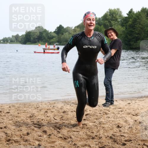 21.06.2025 - 27. Vierlanden-Triathlon Lena Gebhardt http://msf.ph/oto/8035843 15.06.2025 11:26:48 Schwimmen 900 meine-sportfotos.de