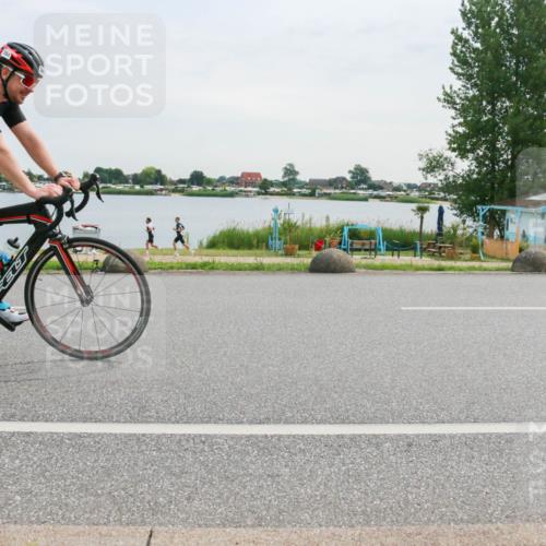 15.06.2025 - 27. Vierlanden-Triathlon H.Heesch http://msf.ph/oto/8035846 15.06.2025 10:46:54 Radfahren 315, 325, 364 meine-sportfotos.de