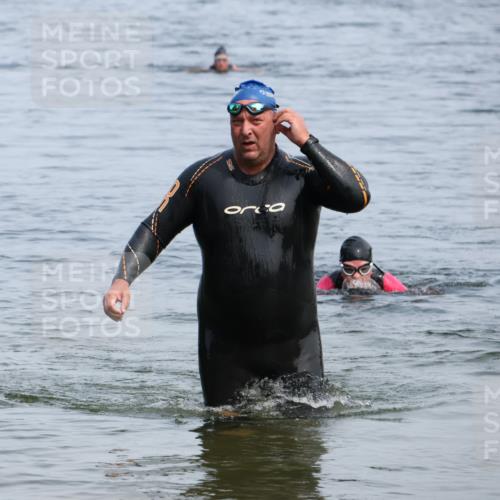 21.06.2025 - 27. Vierlanden-Triathlon Lena Gebhardt http://msf.ph/oto/8035850 15.06.2025 11:26:54 Schwimmen 900 meine-sportfotos.de