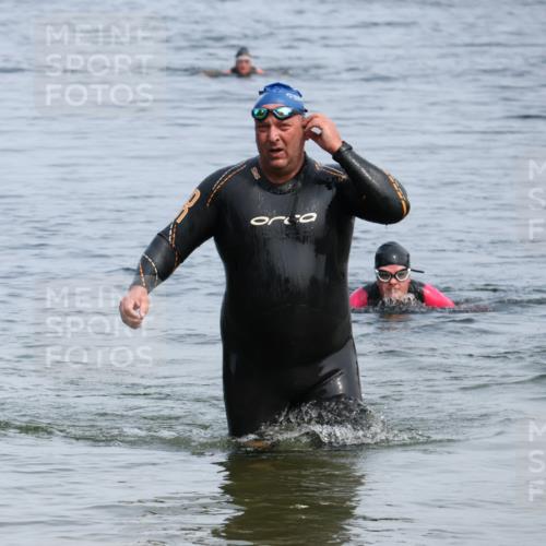 21.06.2025 - 27. Vierlanden-Triathlon Lena Gebhardt http://msf.ph/oto/8035851 15.06.2025 11:26:54 Schwimmen 900 meine-sportfotos.de