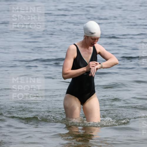21.06.2025 - 27. Vierlanden-Triathlon Lena Gebhardt http://msf.ph/oto/8035856 15.06.2025 11:27:00 Schwimmen 961 meine-sportfotos.de