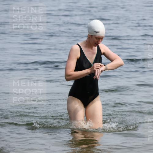 21.06.2025 - 27. Vierlanden-Triathlon Lena Gebhardt http://msf.ph/oto/8035859 15.06.2025 11:27:00 Schwimmen 961 meine-sportfotos.de