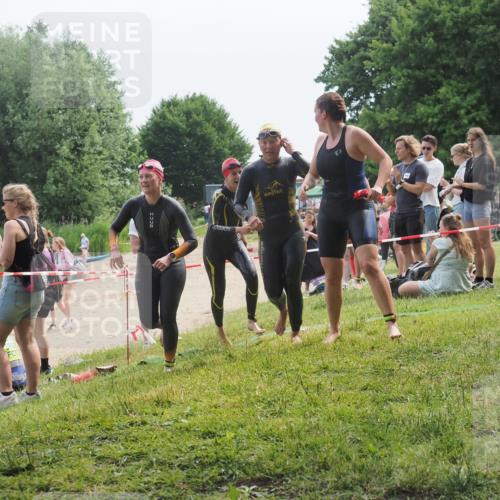 21.06.2025 - 27. Vierlanden-Triathlon KatJ http://msf.ph/oto/8035860 15.06.2025 11:20:46 Schwimmen 879, 924, 936, 941, 969, 1400 meine-sportfotos.de