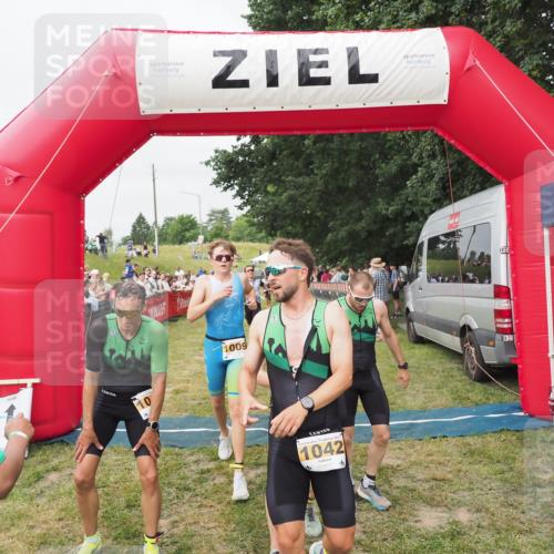 21.06.2025 - 27. Vierlanden-Triathlon MichiJ http://msf.ph/oto/8035863 15.06.2026 13:02:19 Ziel 755, 1009, 1039, 1041, 1042, 1043 meine-sportfotos.de