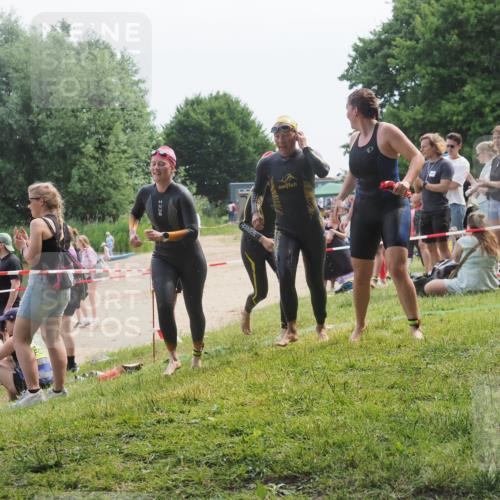 21.06.2025 - 27. Vierlanden-Triathlon KatJ http://msf.ph/oto/8035865 15.06.2025 11:20:46 Schwimmen 879, 924, 936, 941, 969, 1400 meine-sportfotos.de
