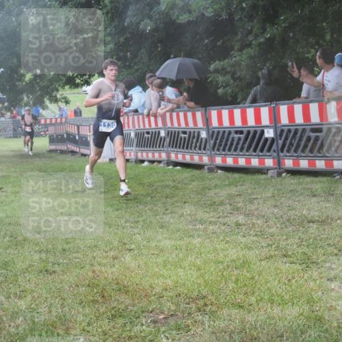 21.06.2025 - 27. Vierlanden-Triathlon KatJ http://msf.ph/oto/8035868 15.06.2025 13:53:02 Ziel 48, 1128, 1130, 1161 meine-sportfotos.de