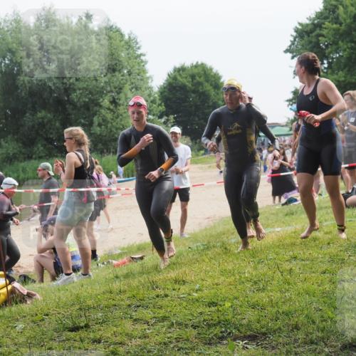 21.06.2025 - 27. Vierlanden-Triathlon KatJ http://msf.ph/oto/8035875 15.06.2025 11:20:47 Schwimmen 879, 924, 936, 941, 1400 meine-sportfotos.de