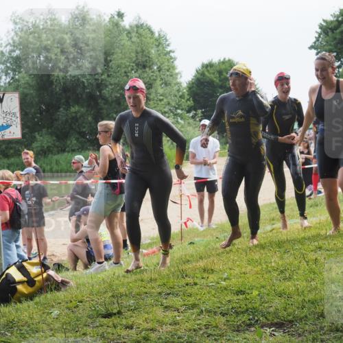 21.06.2025 - 27. Vierlanden-Triathlon KatJ http://msf.ph/oto/8035893 15.06.2025 11:20:47 Schwimmen 879, 924, 936, 941, 1400 meine-sportfotos.de