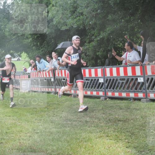 21.06.2025 - 27. Vierlanden-Triathlon KatJ http://msf.ph/oto/8035901 15.06.2025 13:53:06 Ziel 48, 1128, 1161 meine-sportfotos.de
