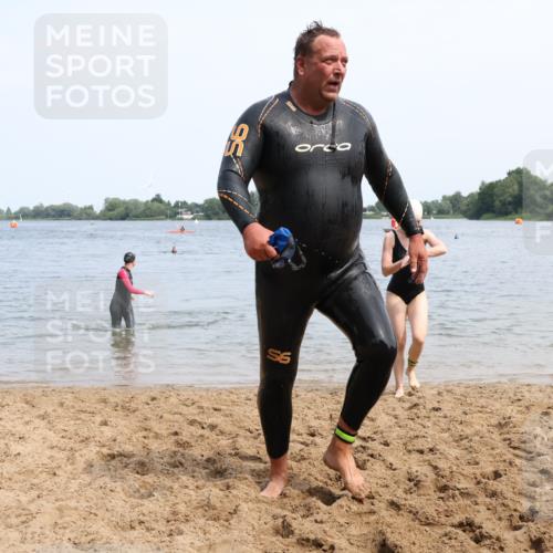 21.06.2025 - 27. Vierlanden-Triathlon Lena Gebhardt http://msf.ph/oto/8035904 15.06.2025 11:27:06 Schwimmen 886, 961 meine-sportfotos.de